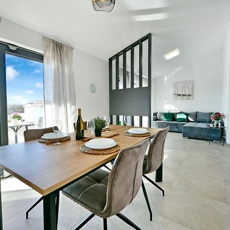 R2 Apartment By Residence Rudan Vižinada Eksteriør bilde