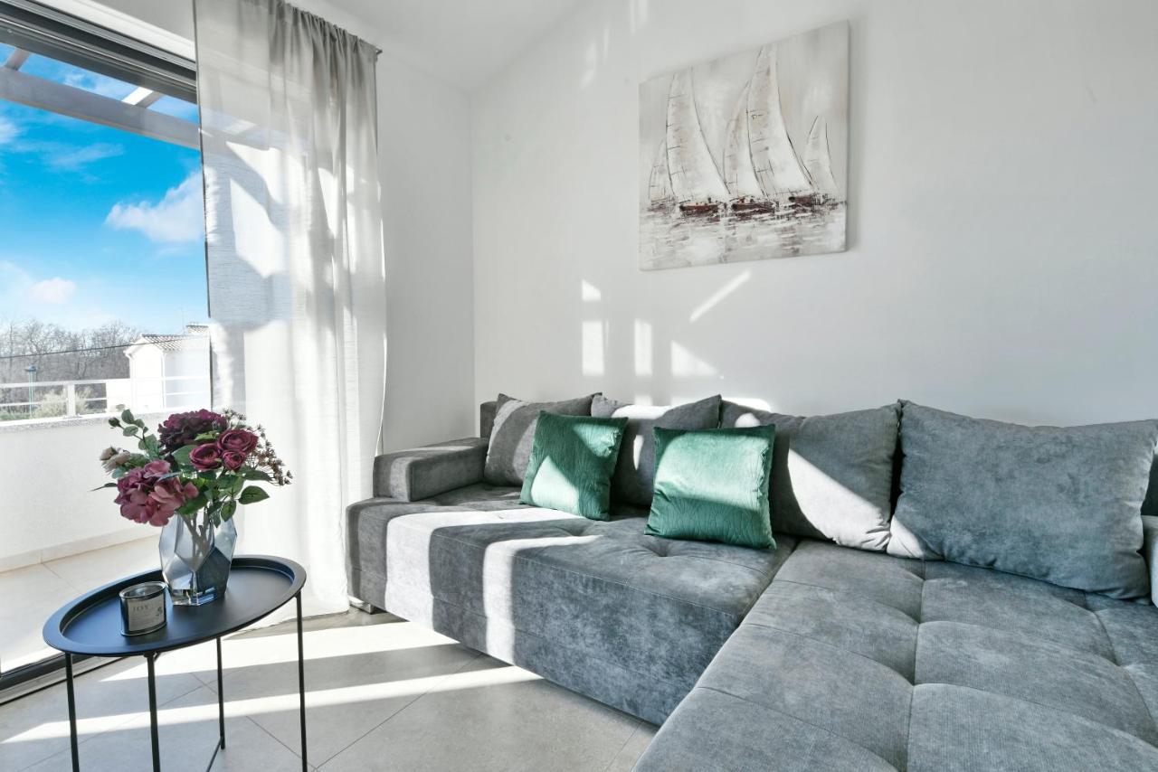 R2 Apartment By Residence Rudan Vižinada Eksteriør bilde